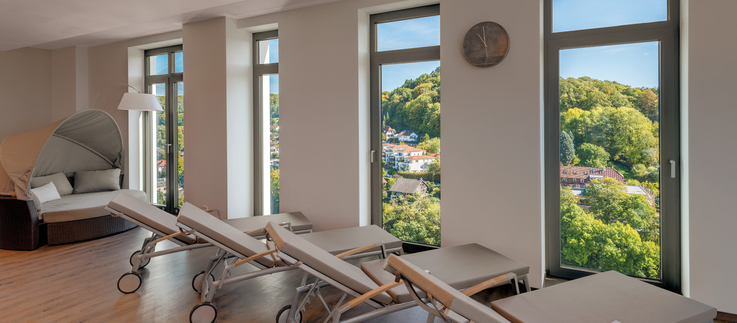 Relaxliegen mit Blick über die Stadt
