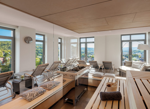 Panoramasauna mit Blick über Lörrach und verschiedenen Ruhebereichen 